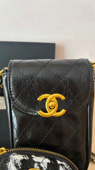 Mini bolso Chanel negro y dorado