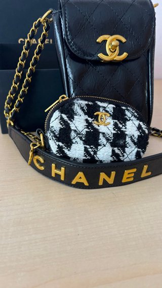 Mini bolso Chanel negro y dorado