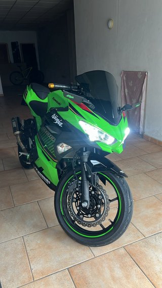 Kawasaki Ninja 400 Sportbike Negra/Verde