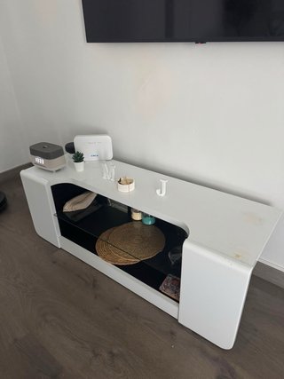 Mesa de comedor blanca con cristal