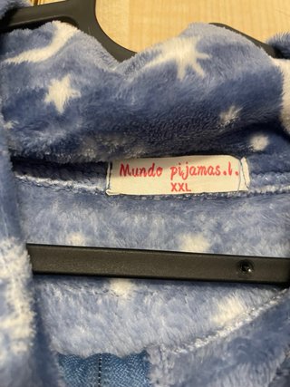 Bata de invierno con estampado de lunas y estrella