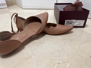 Zapatos planos beige talla 40