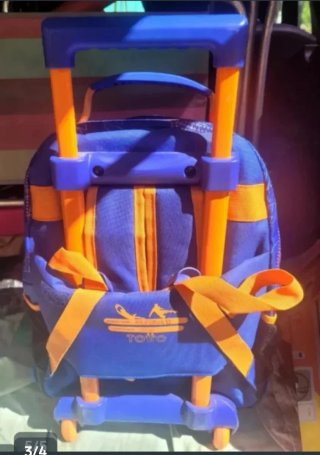 Mochila Totto con ruedas diseño fútbol