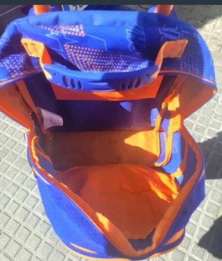 Mochila Totto con ruedas diseño fútbol