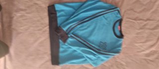 Camisa azul y gris