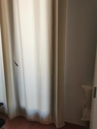 4 Cortinas beige y 3 barras negras