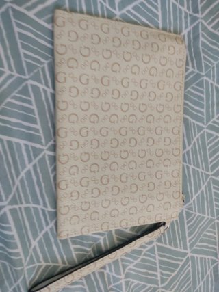 Cartera Guess Beige con Logo