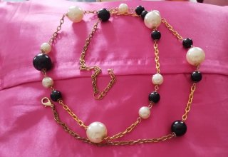 Collana cintura in perle bianche e nere