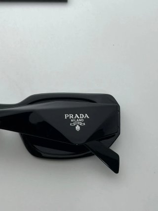 Gafas de sol Prada negras