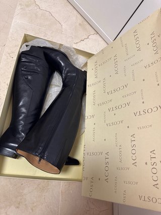 Botas altas de cuero negro