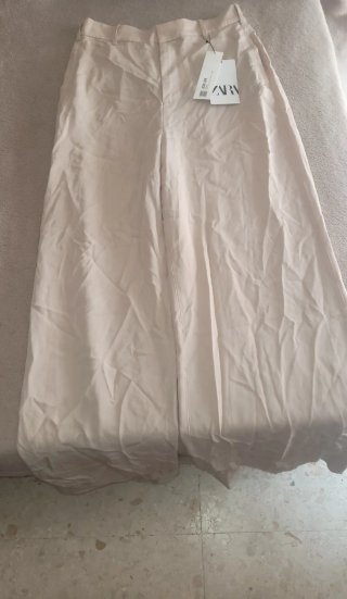 Pantalón Zara ancho beige