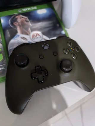 Lote Xbox 360 e One: Console, controller e giochi