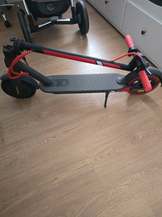 Patinete Eléctrico Xiaomi Esencial Negro/Rojo