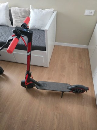 Patinete Eléctrico Xiaomi Esencial Negro/Rojo