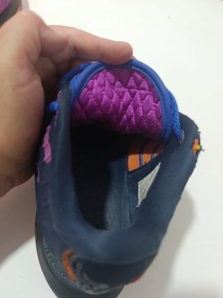Zapatillas Baloncesto Moradas y Naranjas