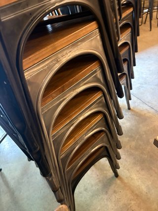 Sillas Metálicas con Asiento de Madera
