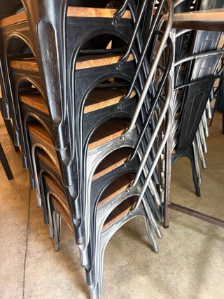 Sillas Metálicas con Asiento de Madera