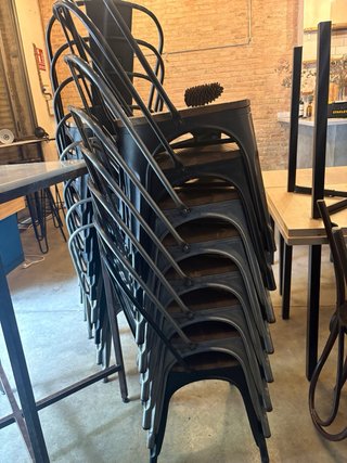 Sillas Metálicas con Asiento de Madera