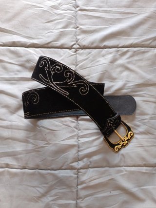 Cinturón de piel y ante con bordado