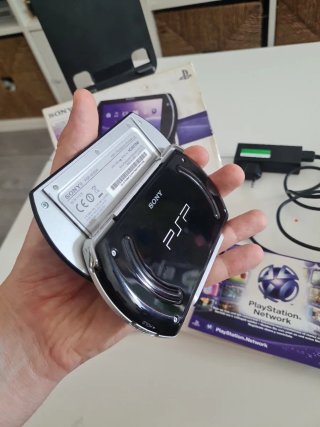 PSP GO 16GB + Caja Original + Manuales