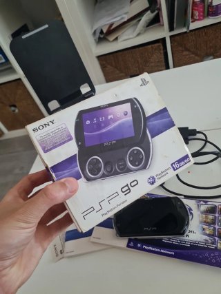 PSP GO 16GB + Caja Original + Manuales