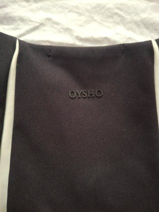 Top Oysho Negro con Detalles Blancos Talla M