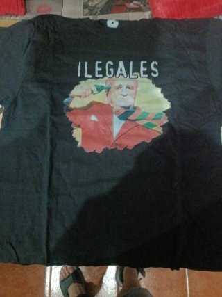 Camiseta Ilegales Talla M