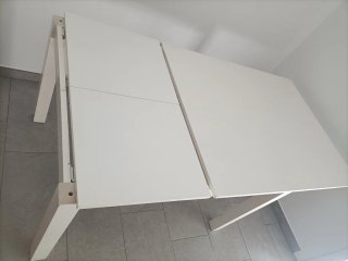 Mesa de comedor extensible blanca de madera
