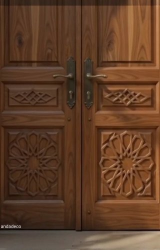 Puerta de entrada de madera con diseño