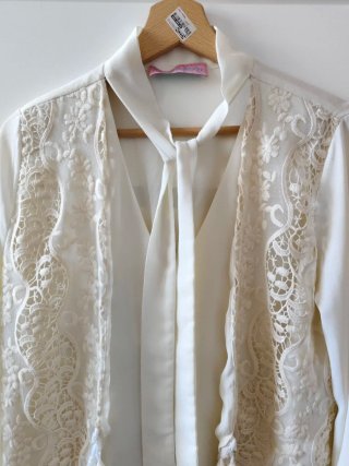 Blusa blanco roto/marfil con encaje