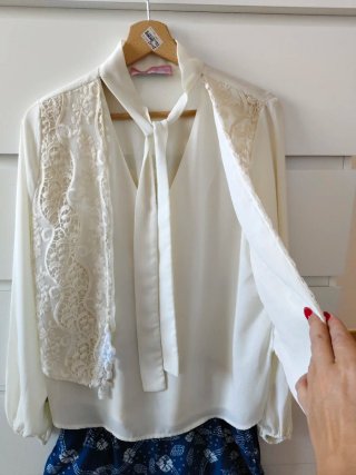 Blusa blanco roto/marfil con encaje