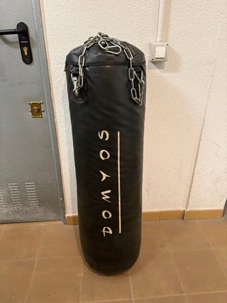 Saco de boxeo negro con cadena Domyos