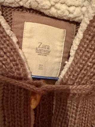 Chaquetón de lana trenzada con capucha