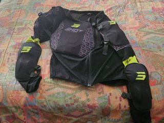 Protector corporal Shot Race Gear