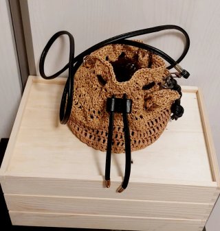 Borsa estiva in paglia beige e nera