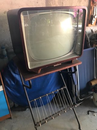 Televisor Antiguo Philips con Mesa