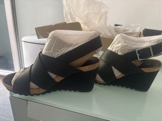 Sandalias Clarks Flex Sand Negro Talla 40