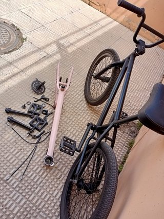 Bicicleta BMX negra