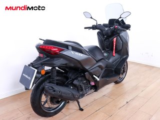 YAMAHA X-MAX 125