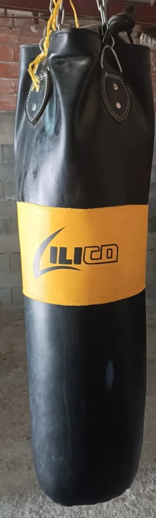 Saco de boxeo ILICO negro y amarillo