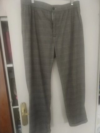 Pantalones de cuadros grises