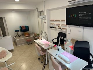 TRAPASO. Salón de uñas y peluquería