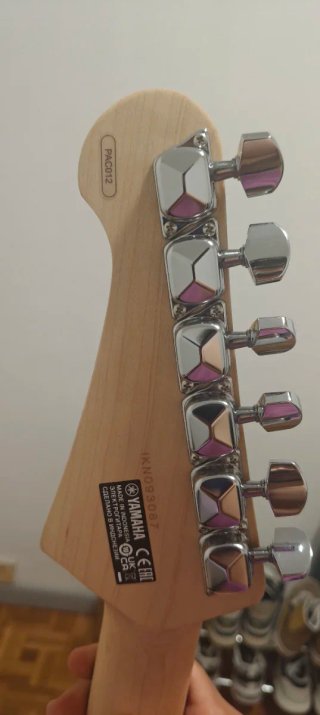 Cable de guitarra Yamaha y pedalera Donner