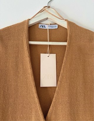 Chaleco Zara marrón botones dorados