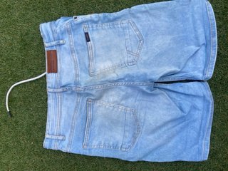 Pantalón corto vaquero azul