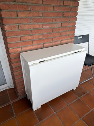 Mesa plegable de madera blanca