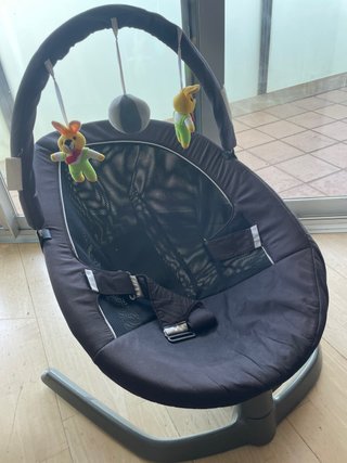 Hamaca para bebé con juguetes
