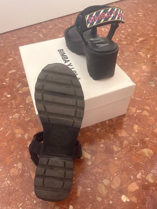 Sandalias Bimba y Lola Tacón Negro