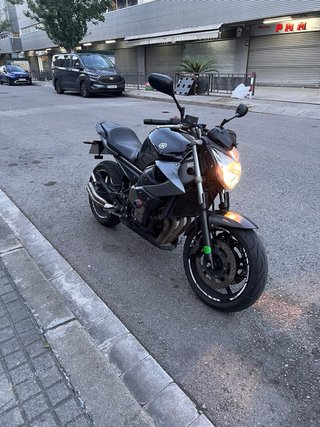 Yamaha XJ6 Naked Negra