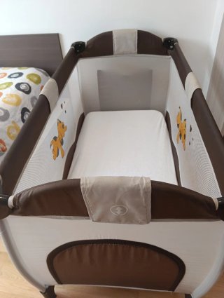 Cuna de viaje para bebé con colchón y sabana